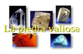 La piedra valiosa Había una vez, en el País de las Piedras, una pequeña piedra que estaba empeñada en ser una piedra preciosa para ser importante y admirada.